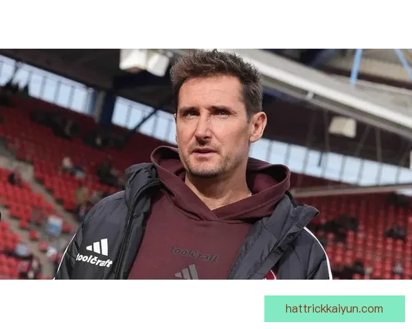 纽伦堡主帅战术风格解析：注重防守组织与快速转换